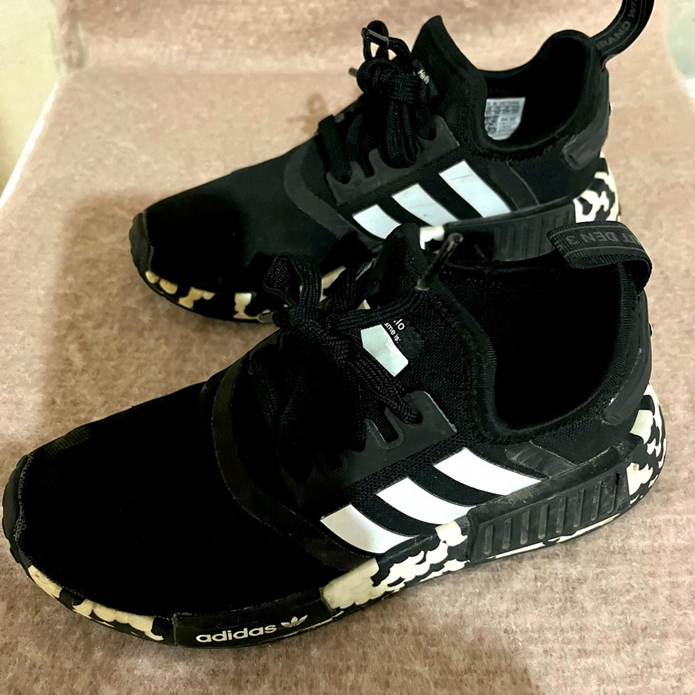 Black and white Adidas NMD R1 shoes size 4 youth